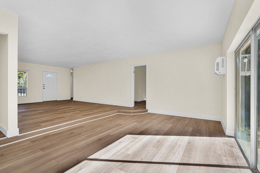 Building Photo - 135 NW 48th Ct