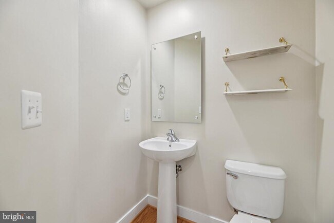 Building Photo - 5627 45th Ave