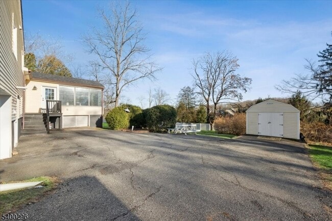 Building Photo - 272 Mt Kemble Ave