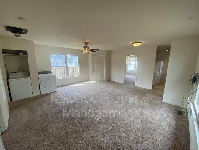 Building Photo - 227 Bend Farm Rd