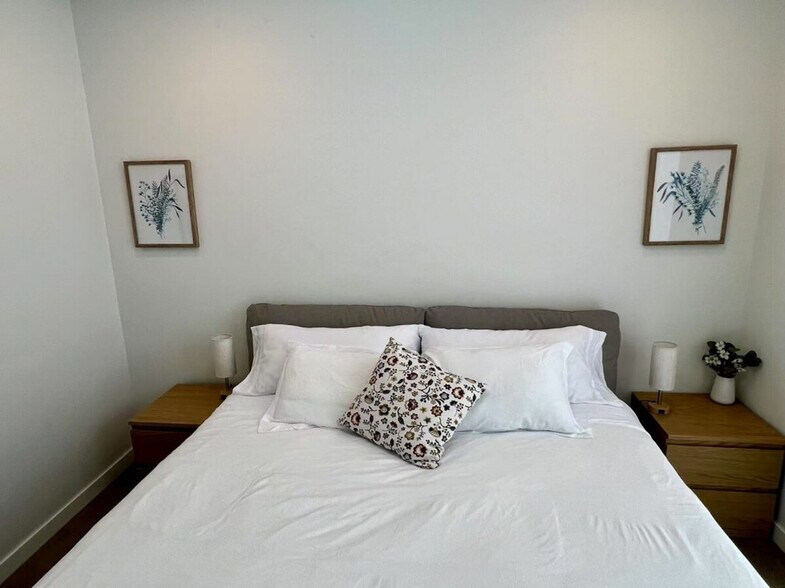 Building Photo - 905 17th Ave