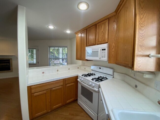 Building Photo - 794 Lighthouse Ave