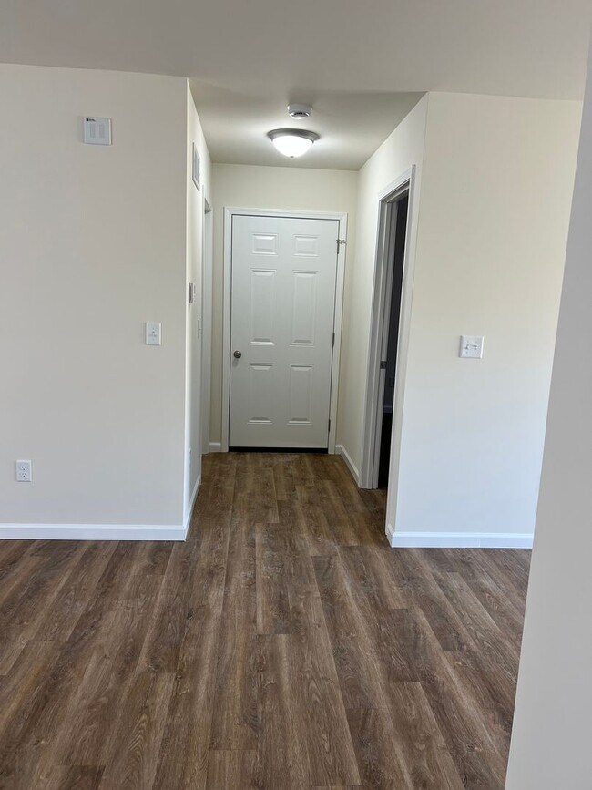 Building Photo - NEW 3 bed/2 bath with 1 car garage for lea...