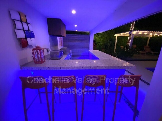 Building Photo - 2885 E Venetia Rd