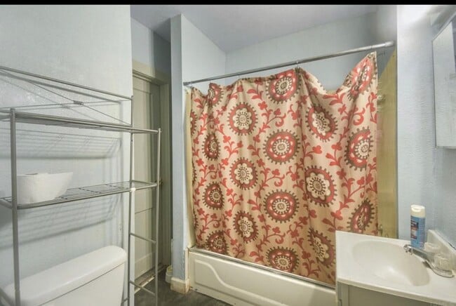 Building Photo - 707 W Cleveland Ave