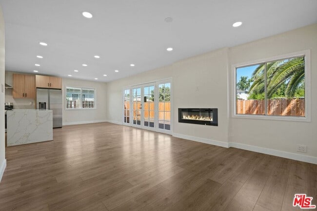 Building Photo - 21009 Saticoy St