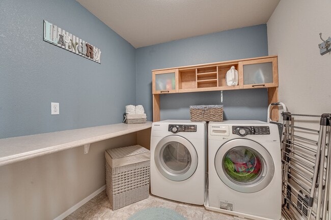 Building Photo - Stunning 4 Bed, 3 1/2 Bath House in Severance!
