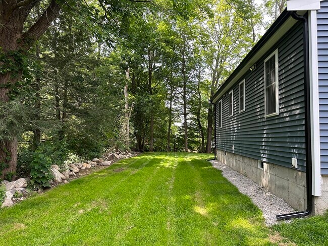 Building Photo - 2-4 Dale Ct