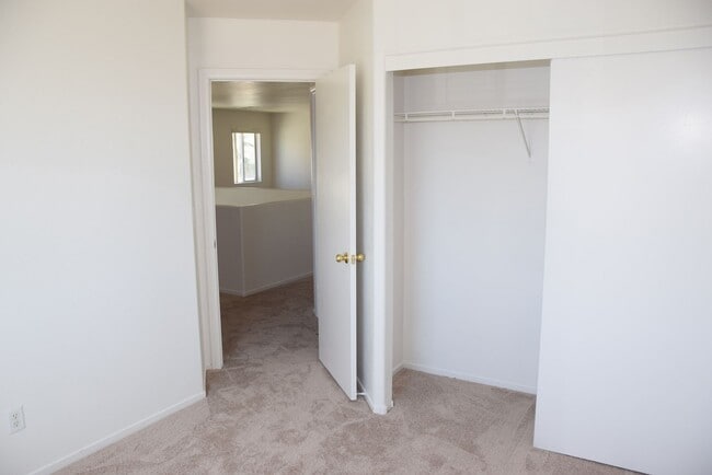 Building Photo - SPACIOUS AND ELEGANT TWO STORY HOME AT END...