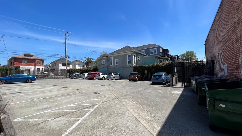 Building Photo - 730 29th St