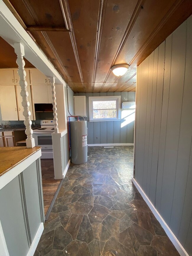 Building Photo - 1203 W State St