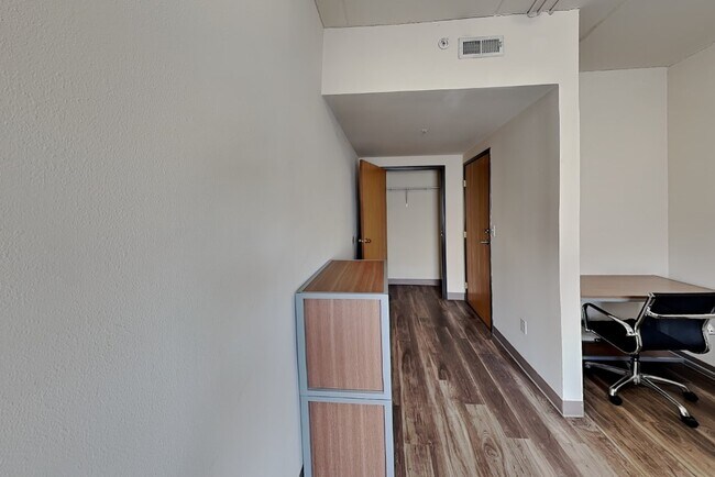 Building Photo - 215 Stanton Ave