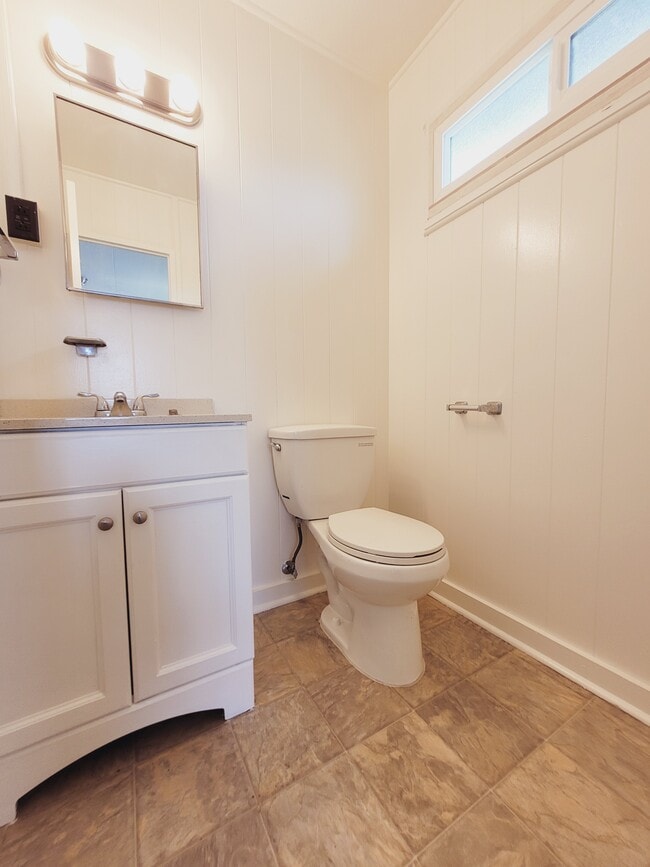 Building Photo - 41-536-536 Kumuhau St