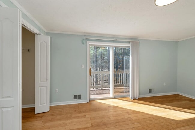 Building Photo - 32 Suffolk Ct