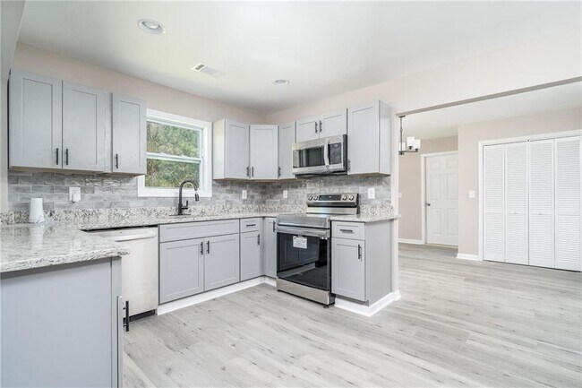 Building Photo - 665 S Eugenia Pl NW