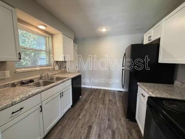 Building Photo - 2419 N Bolton Ave