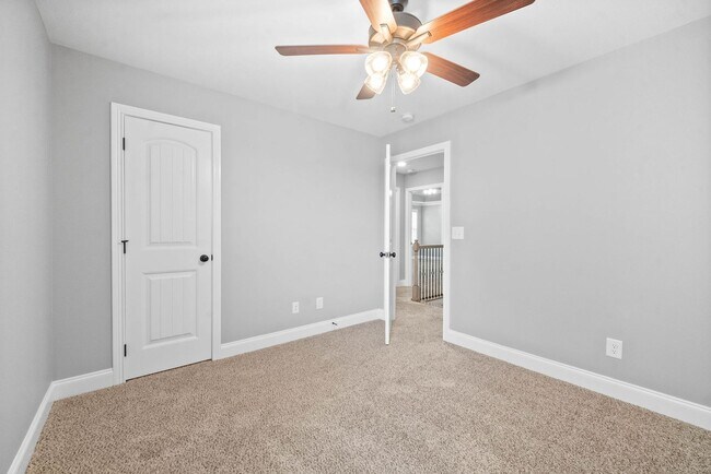Building Photo - Pet Friendly Three Bedroom with Bonus!