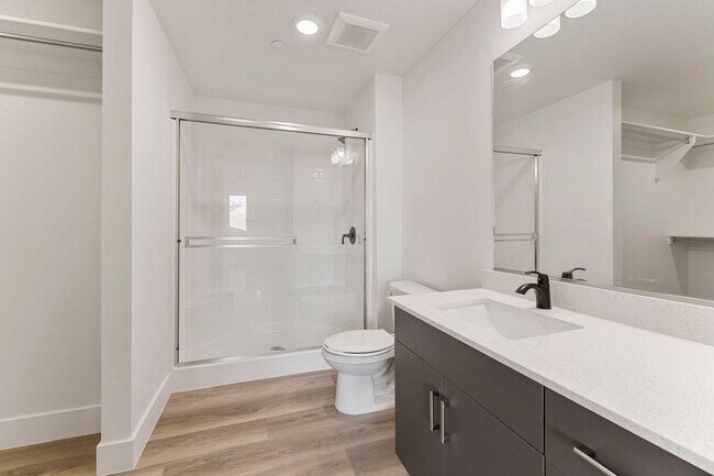 Building Photo - 302 S Divario Cyn Dr