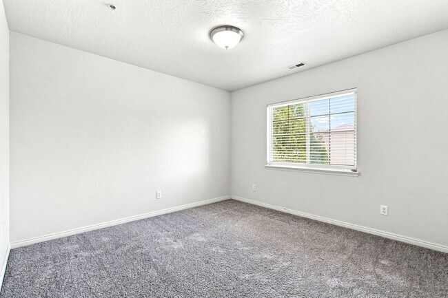 Building Photo - Beautiful Townhome in American Fork!