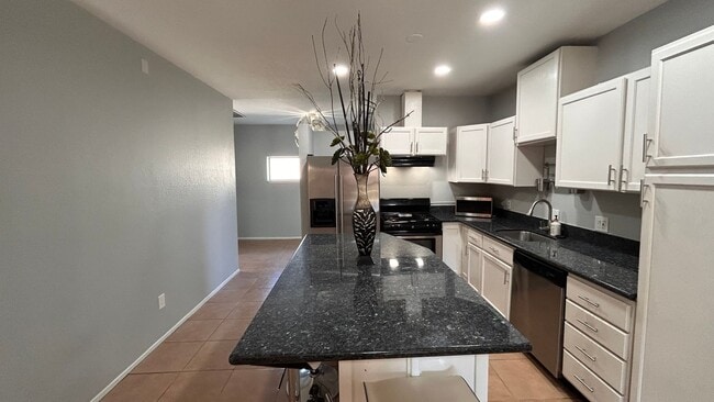 Building Photo - 1337 W Orangeburg Ave