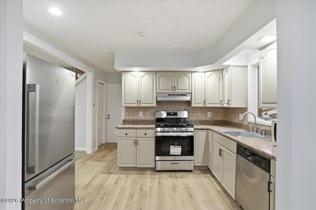 Building Photo - 21 Circle Dr