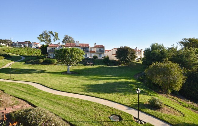 Building Photo - 3 BR Condo in Carlsbad! Close to Walking T...