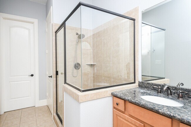 Building Photo - 1222 W 17th St