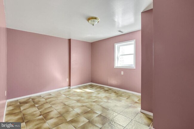 Building Photo - 2301 S 16th St