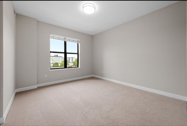 Building Photo - 1155 Ford Rd