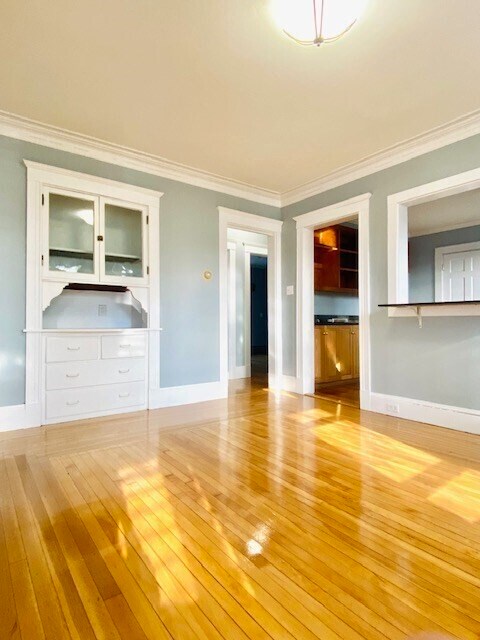 Building Photo - 117 Beach St