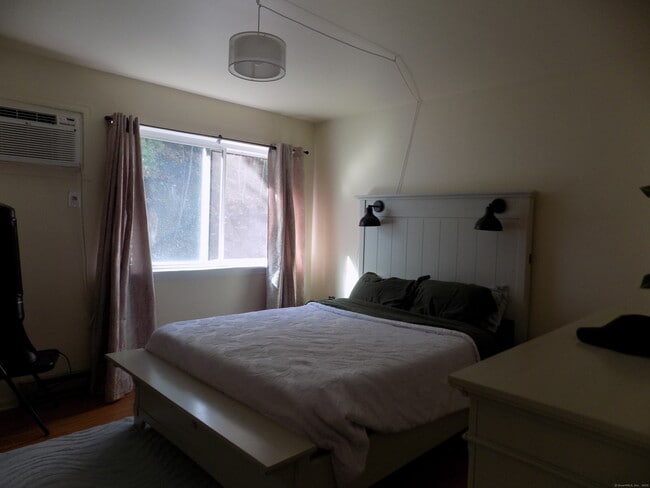 Building Photo - 112 Willow Springs