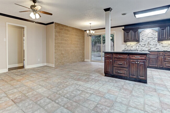 Building Photo - 4315 Woodvalley Dr