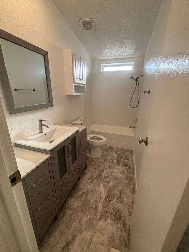 Building Photo - Fully upgraded and remodeled. Coming Soon!