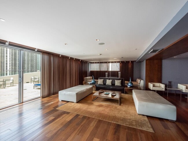Building Photo - 325 S Biscayne Blvd