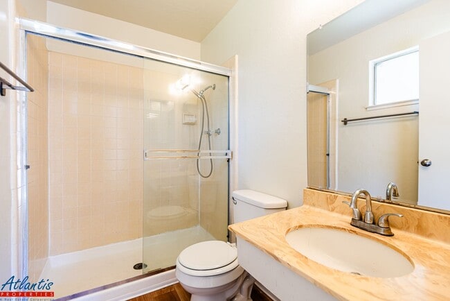 Building Photo - Lovely Cul-De-Sac Home | New Flooring & Paint