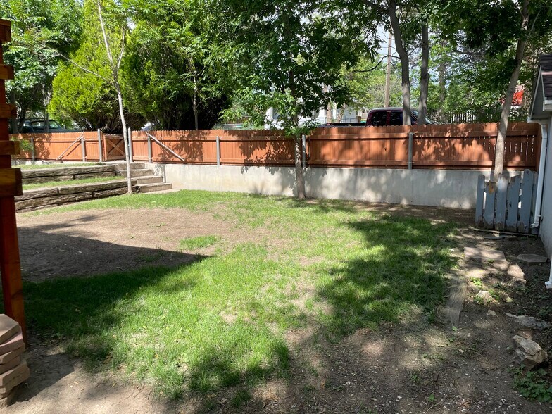 Front Yard - 2604 Tremont St