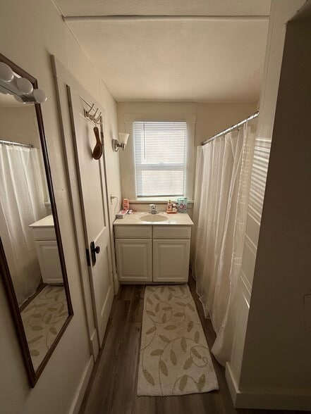 Building Photo - 1026 Oxford Ave