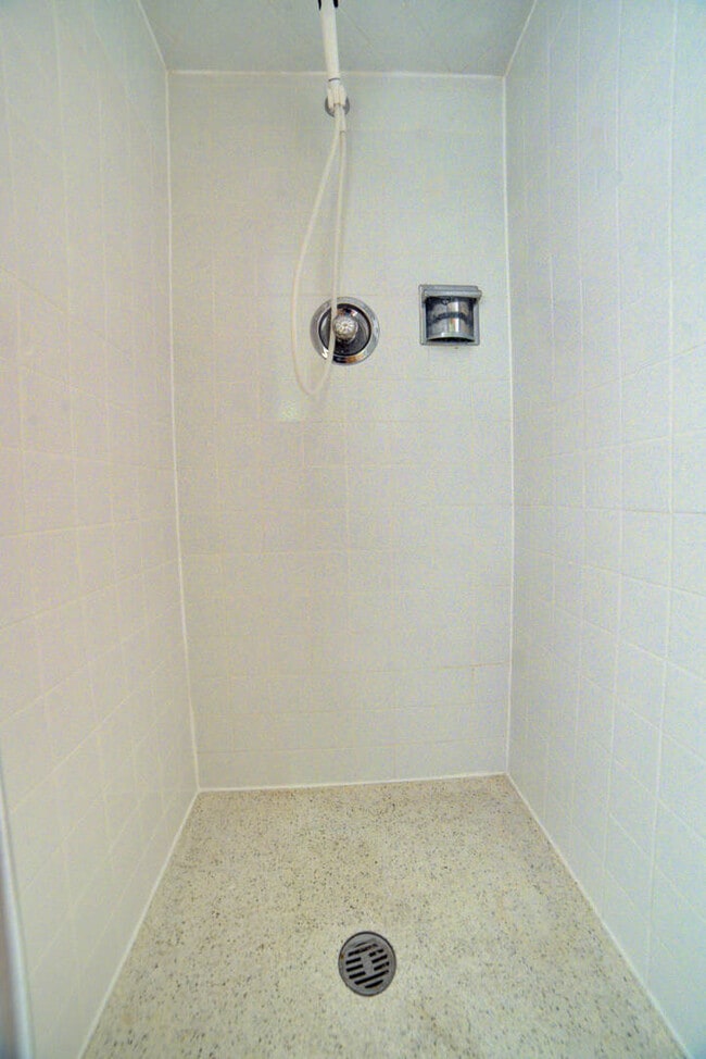 Building Photo - 9135 Mason Ave