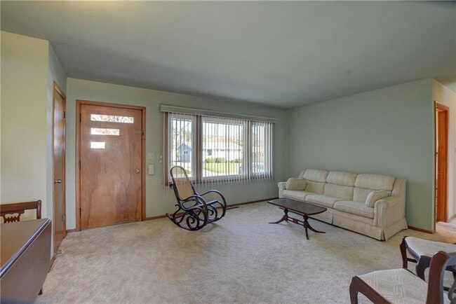 Building Photo - 9 Glenview Dr