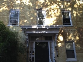 Building Photo - 10 Mall St