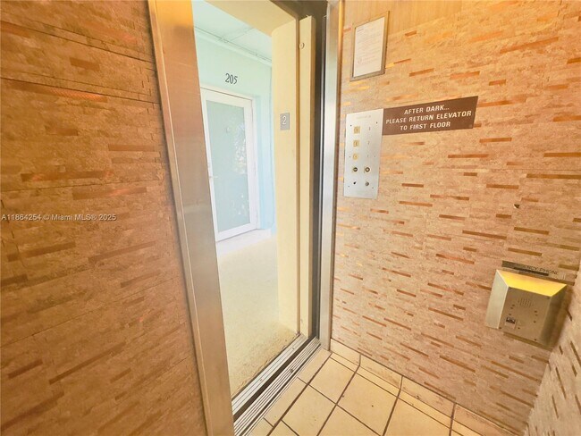 Building Photo - 455 Golden Isles Dr