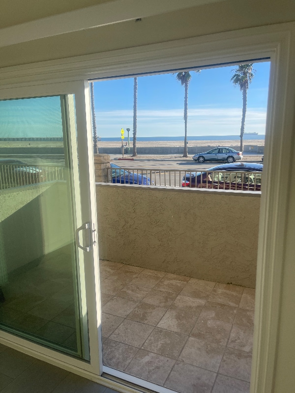Building Photo - 281 E Surfside Dr