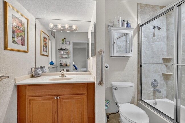 Building Photo - 328 NW 42nd St