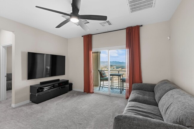 Building Photo - Beautiful 2 Story TownHome in Inspirada