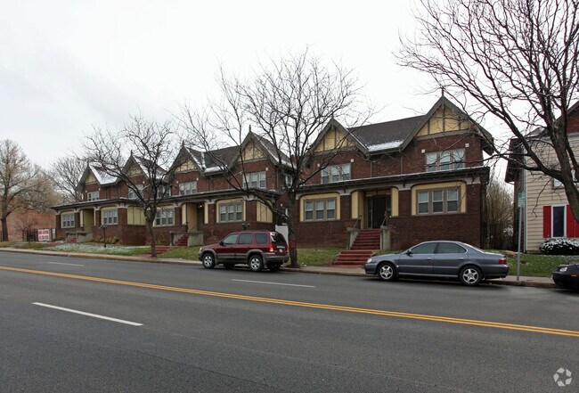 Building Photo - Troostwood Townhomes