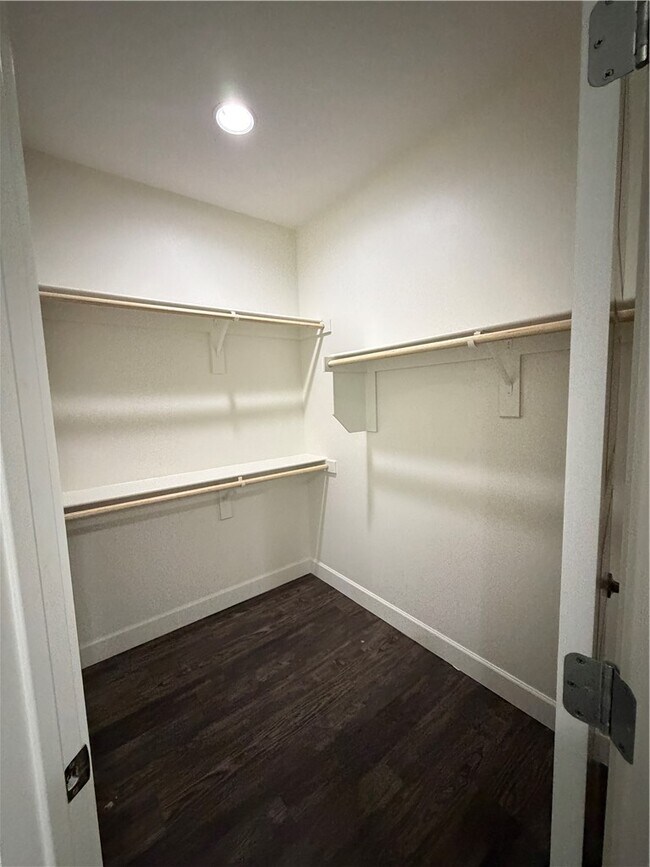 Building Photo - 2055 E Peppervine Dr