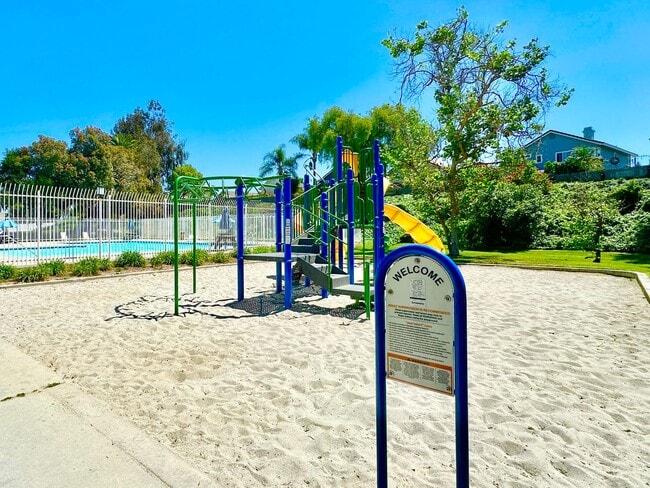 Building Photo - Beautiful Two-Story Home, Guajome Park, Community Pool, San Luis Rey Hiking/Biking Path, Lovely C...