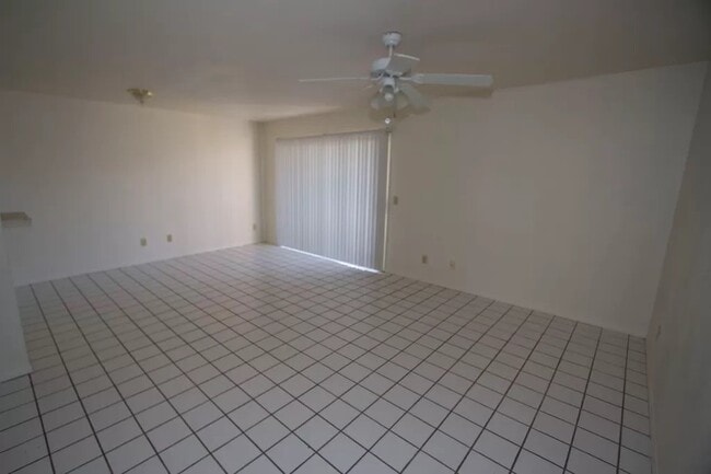 Building Photo - 3-Bedroom Tempe Condo with 2.5 bathrooms -...
