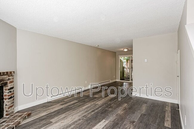 Building Photo - 5011 SW Beaverton Hillsdale Hwy