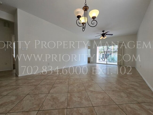 Building Photo - ~~Sun City Aliante 2 Bedroom + Den ~ 1200+ sq ft